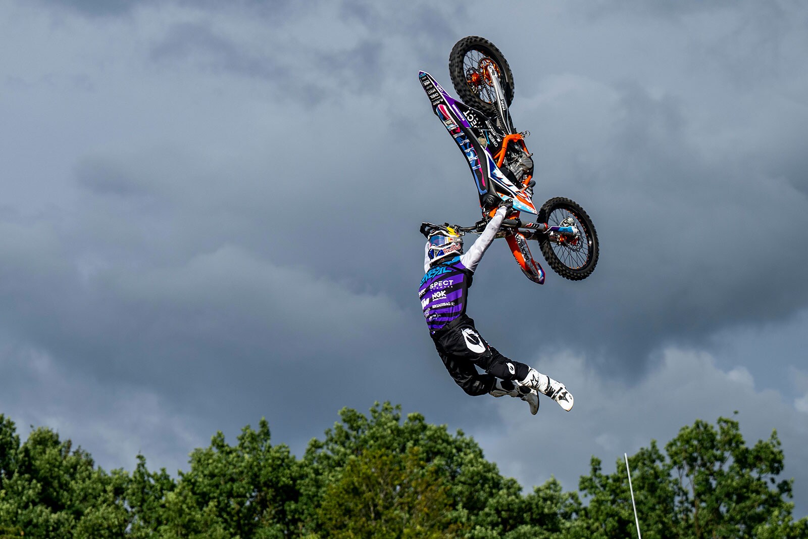 Luc-Ackermann_Tsunami-Flip